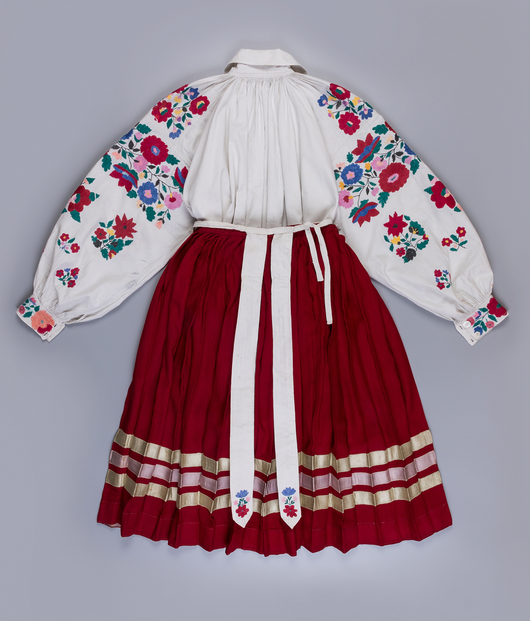 Жіноче святкове вбрання